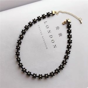 Floral choker necklace